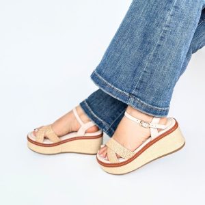 Sandalia brasilera de plataforma color bege de mujer marca Bebece en Puyo