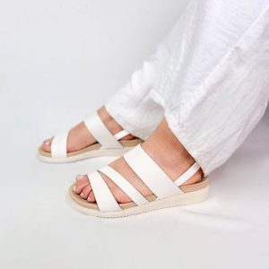 Sandalia blanca de baja para mujer marca Tchocco en Puyo